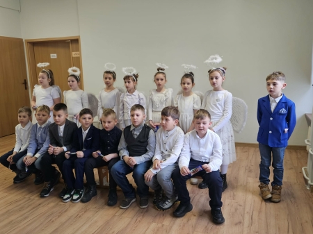 ŚWIĄTECZNE SPOTKANIE KLASY 2A Z PODOPIECZNYMI II DZIENNEGO DOMU SAMOPOMOCY