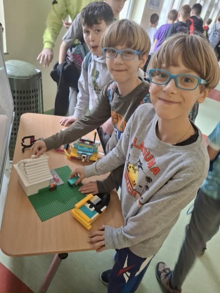 ?✨ Korytarz pełen LEGO – długa przerwa jak z bajki! ✨?