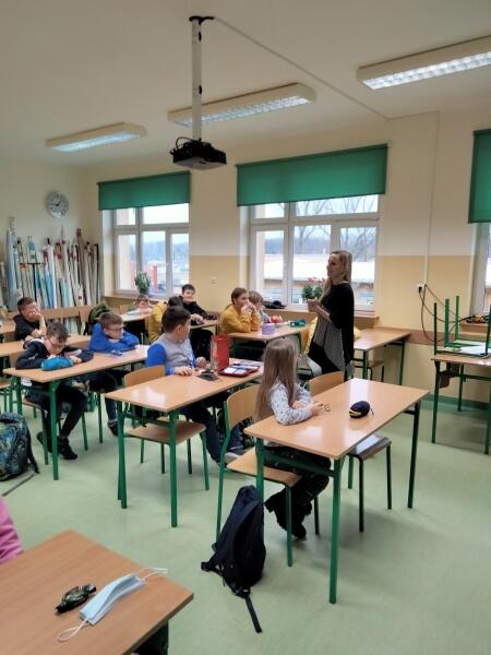 ZAJĘCIA Z PEDAGOGIEM W KLASIE 4A